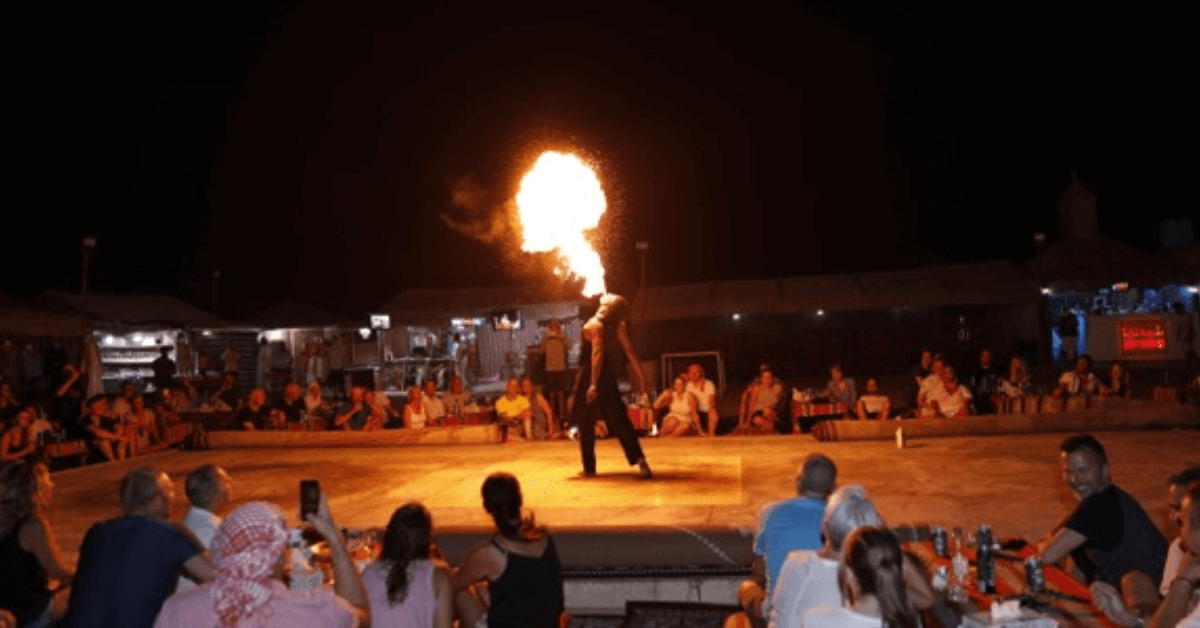 A Glimpse of Arabian Nights Fire Show in Desert Safari Dubai